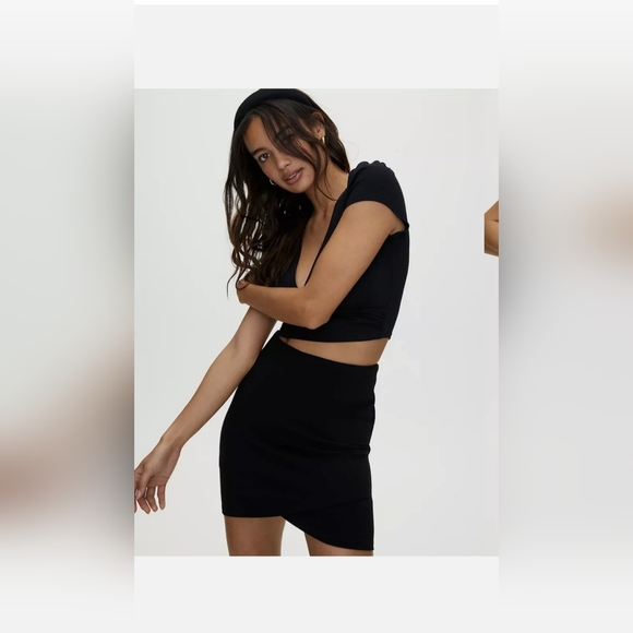 Talula/Aritzia Faux Wrap Mini Skirt - Picture 2 of 9